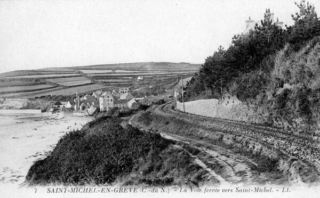 La voie ferrée vers Saint-Michel-en-Grève La voie ferrée vers Saint-Michel-en-Grève